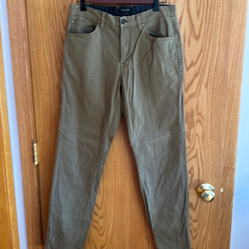 Ted Baker pants. Men’s size 30R. Brown pattern.